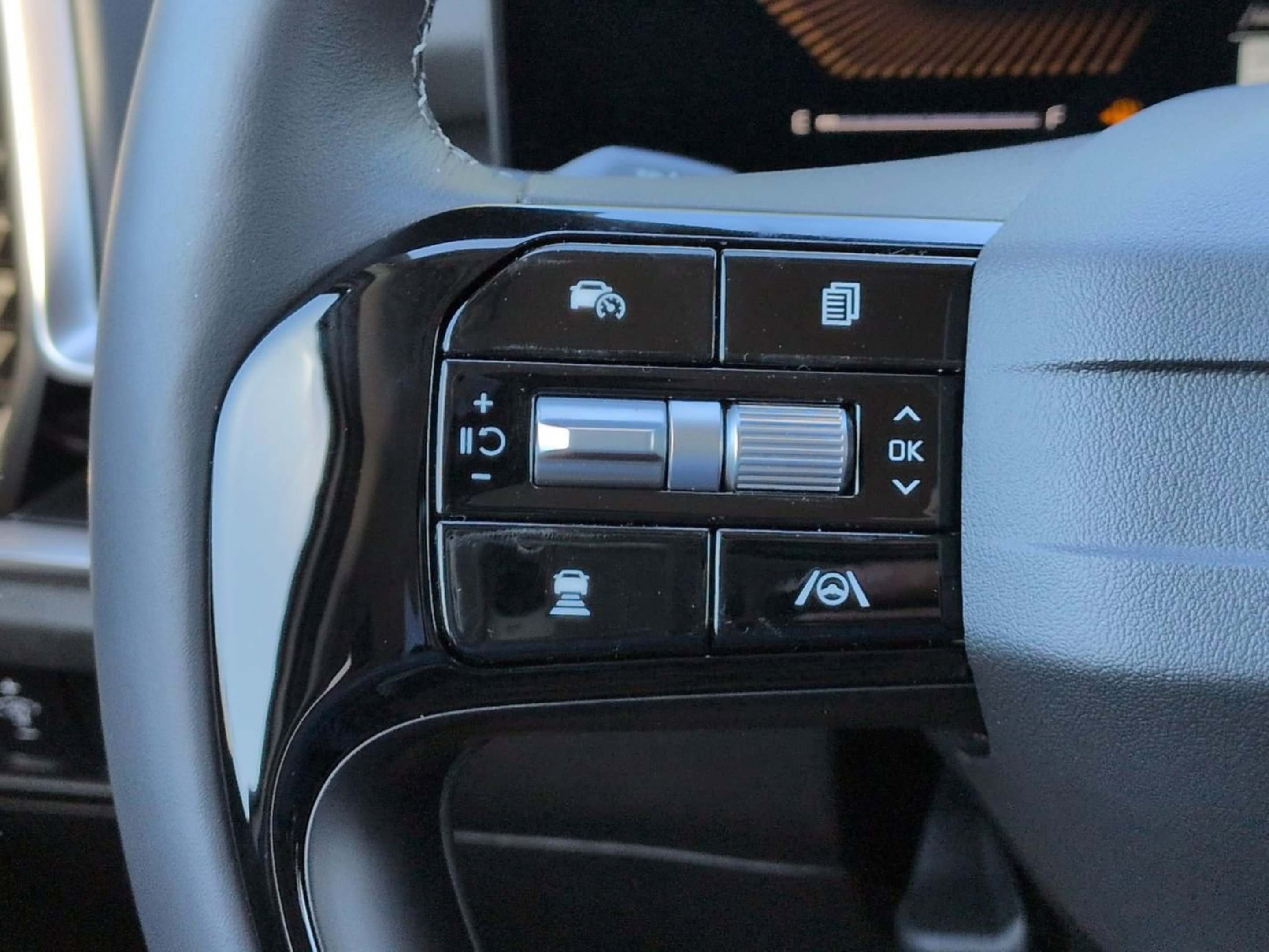 New 2026 Glacial White Kia S image 24