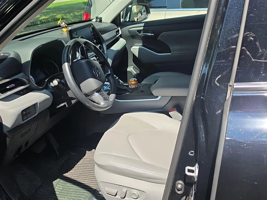 Used 2020 Midnight Black Metallic Toyota Hybrid XLE image 2