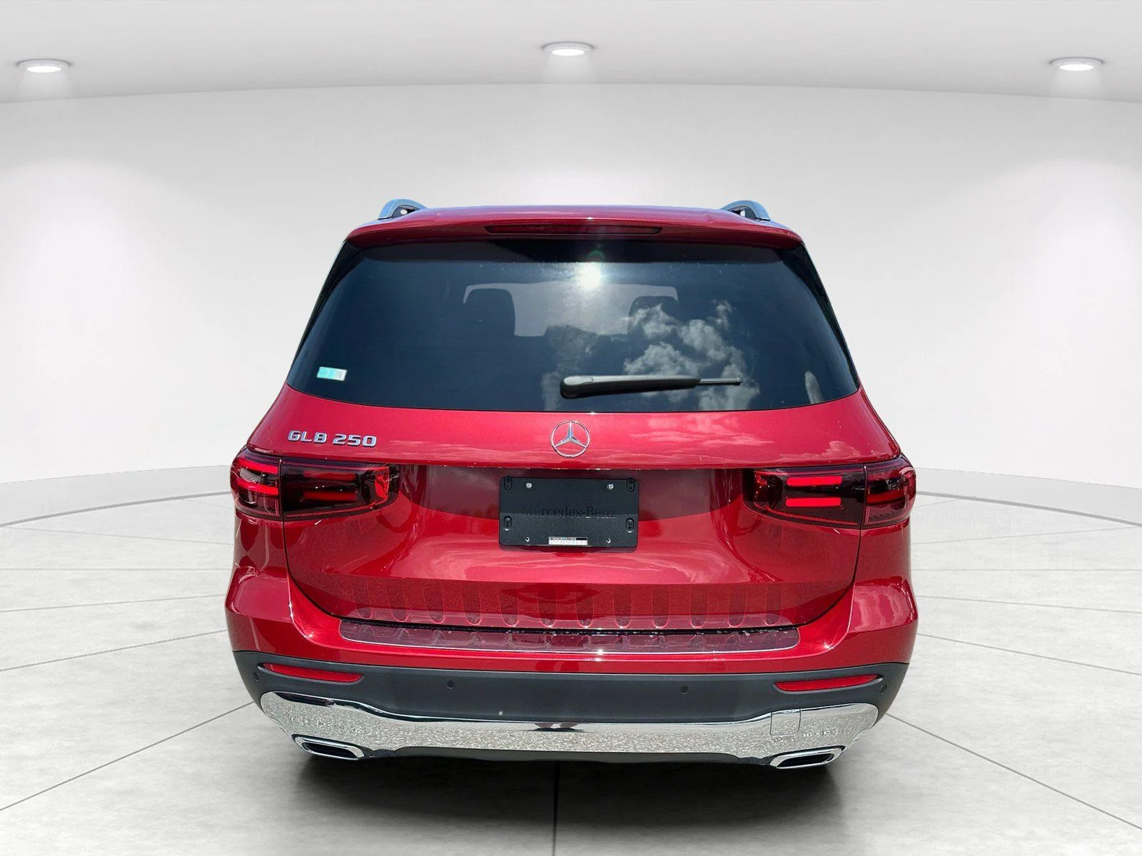 Used 2024  Mercedes-Benz GLB 250 image 6