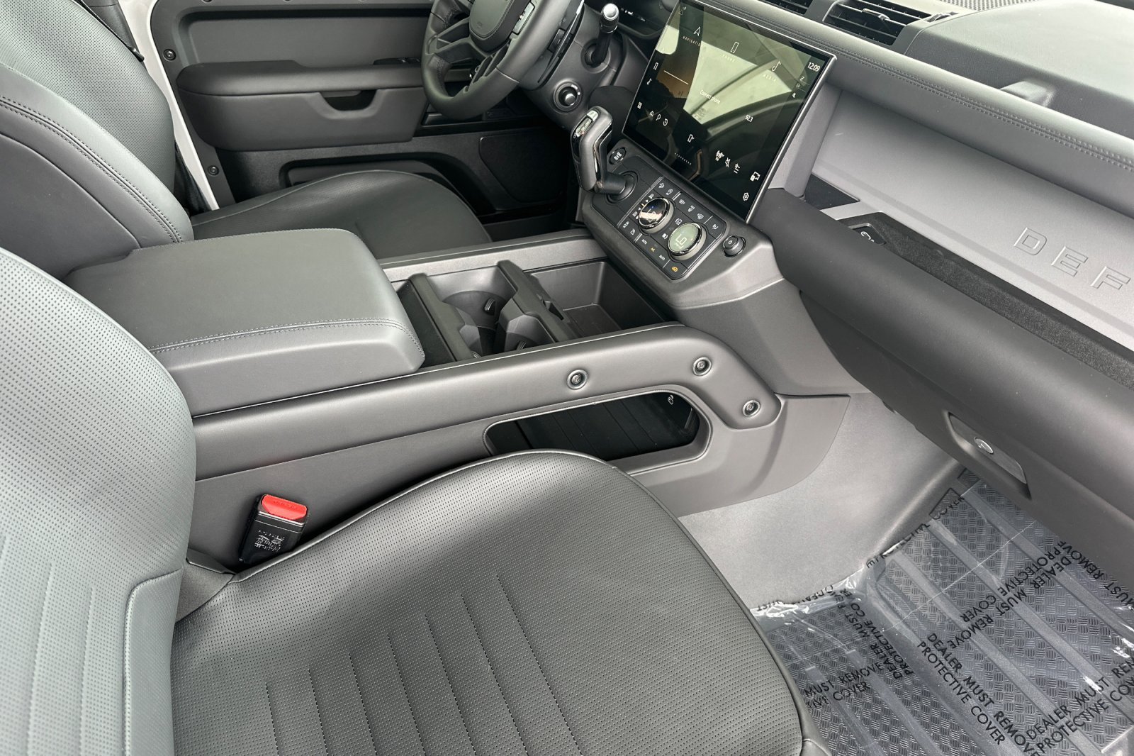 2026 Land Rover Defender OCTA - Photo 16
