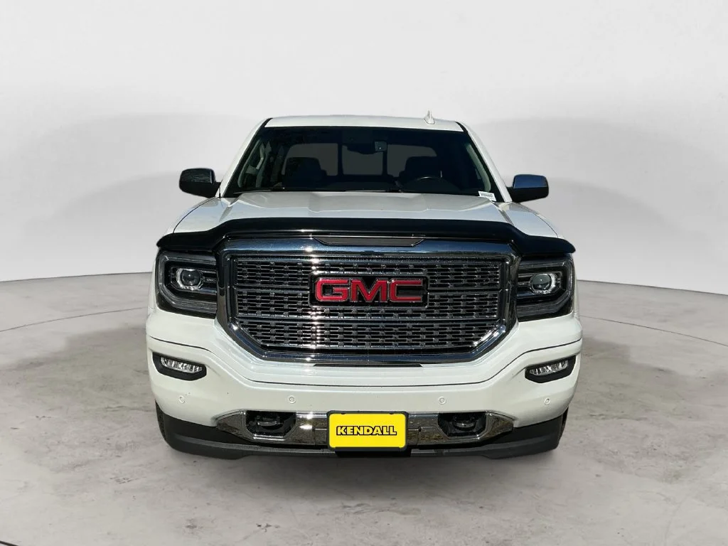 Used 2017 WHITE FROST TRICOAT GMC Denali image 3