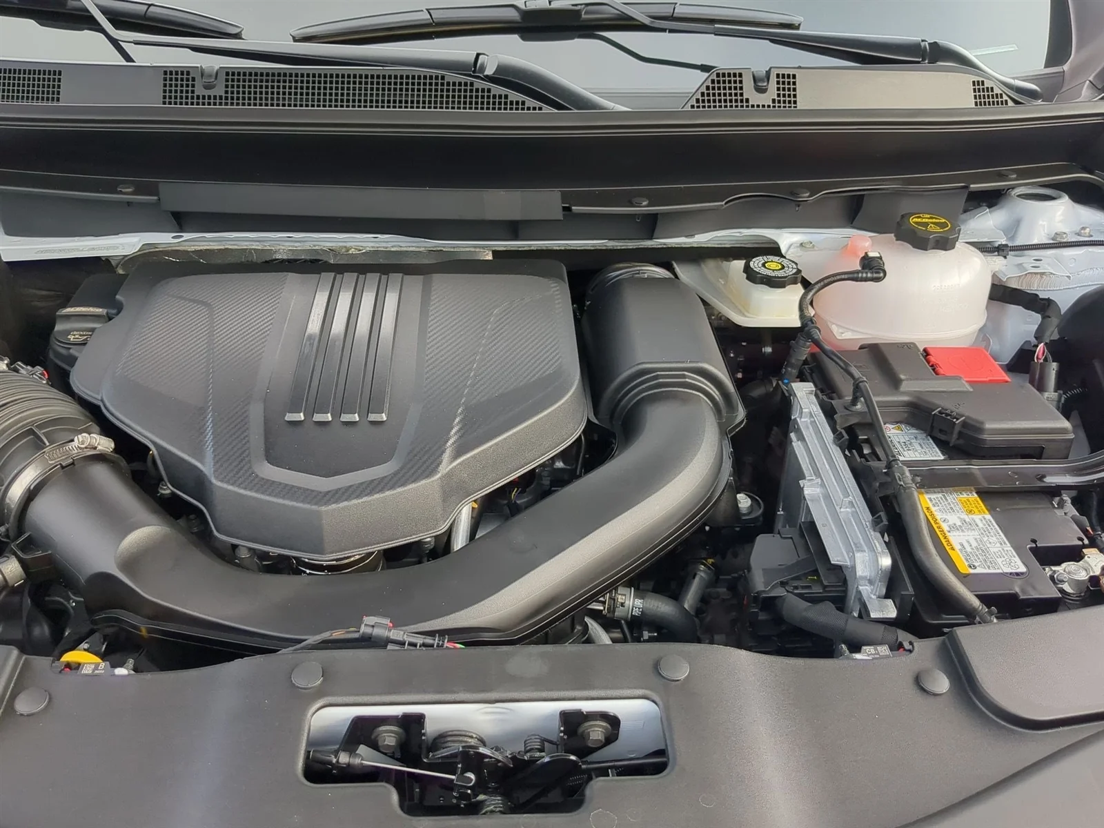 New 2026 Glacier White Tricoat GMC Elevation image 54