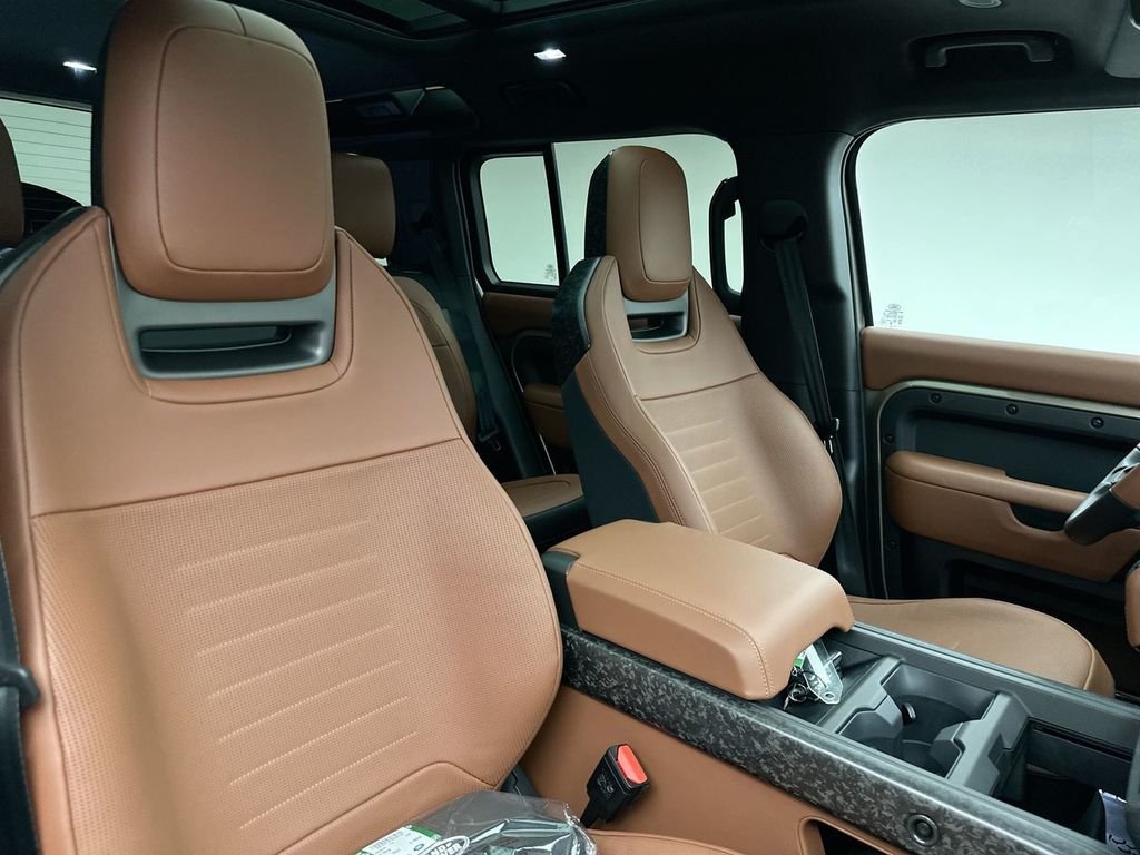 New 2026 Petra Copper Land Rover OCTA image 18
