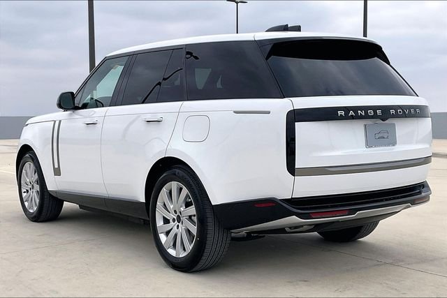 New 2026 Fuji White Land Rover SE image 3