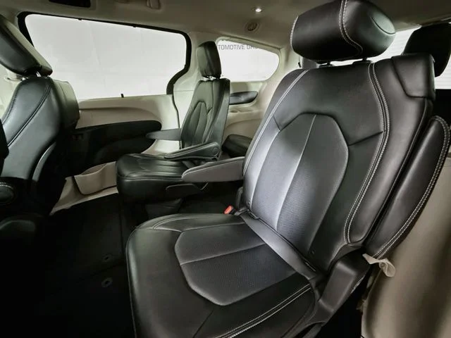 Used 2024 Black Chrysler Touring L image 22