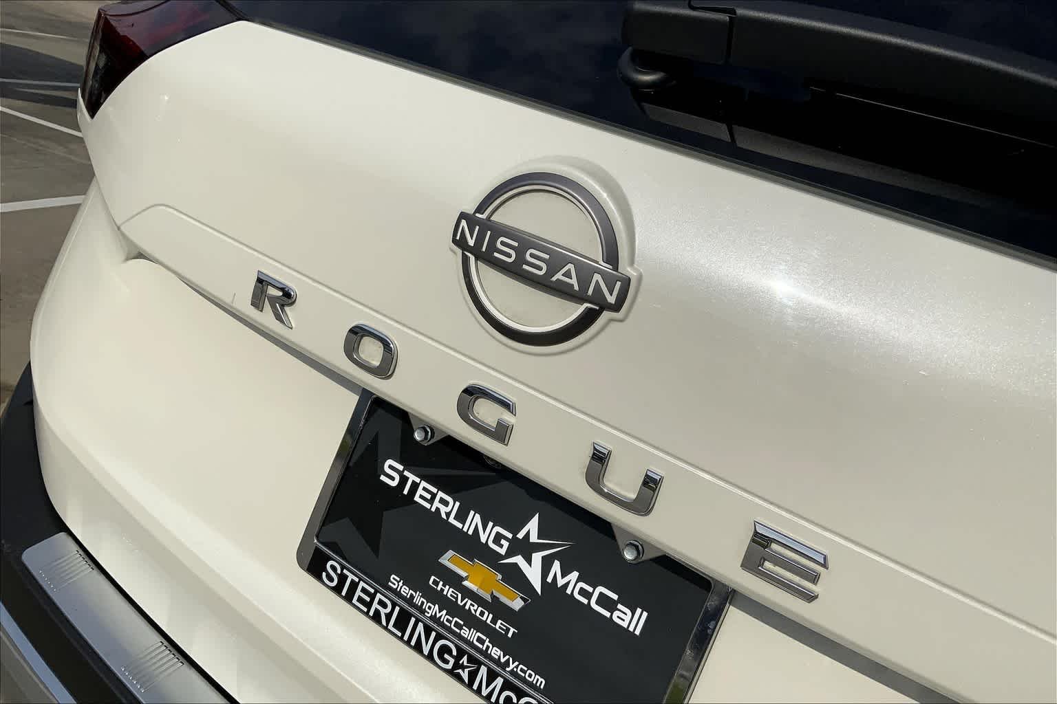 Used 2022 Pearl White Tricoat Nissan Platinum image 28