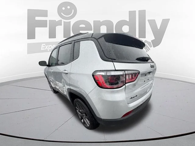 New 2026 Silver Zynith Metallic Clear-Coat Exterior Paint Jeep Limited image 8