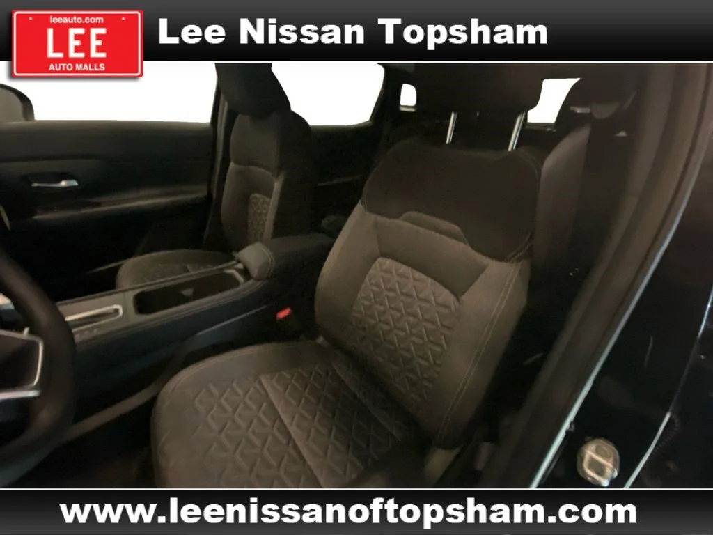 Used 2025 Super Black Nissan SV image 10