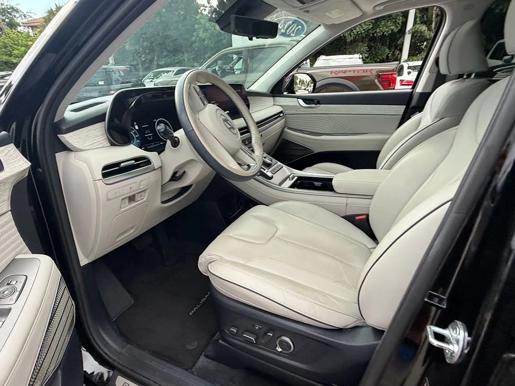 Used 2024 Black Hyundai Calligraphy image 11