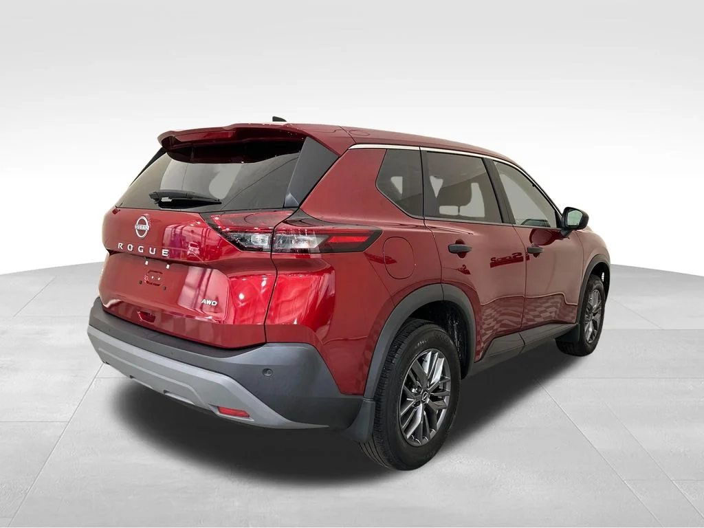 Used 2023 Red Nissan S image 5