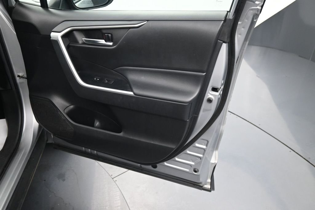 Used 2021 Silver Toyota XLE image 12