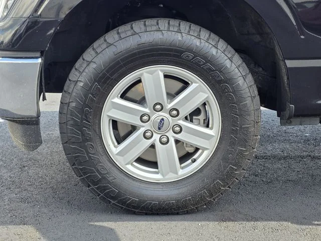 Certified Used 2022 Agate Black Metallic Ford XLT image 30
