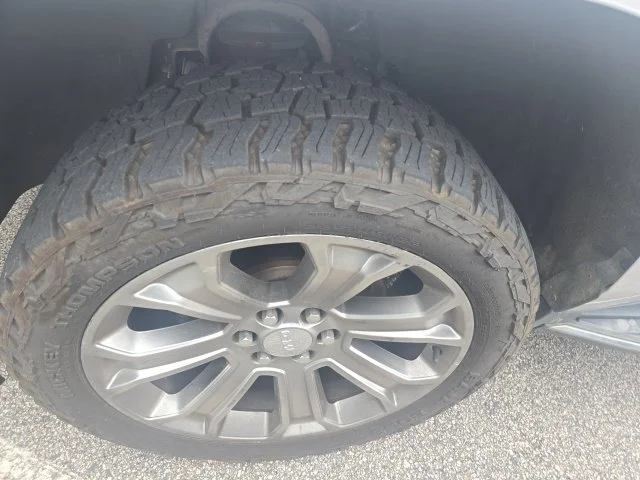 Used 2018 Silver GMC SLE image 5