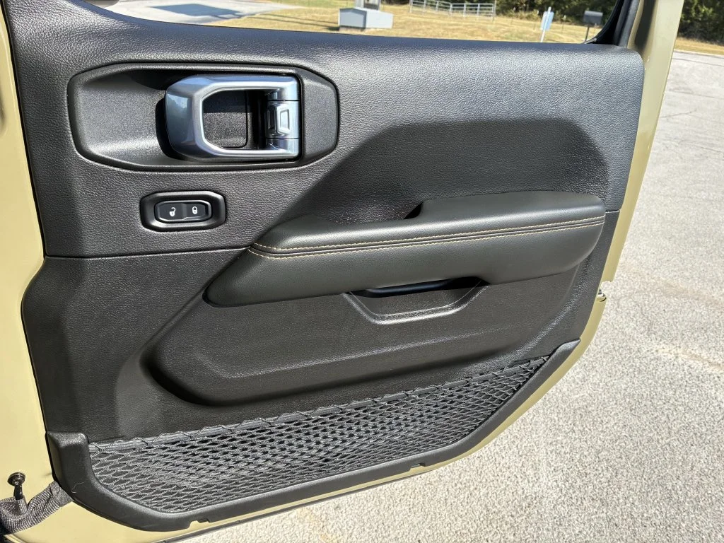 Used 2025 Green Jeep High Tide image 21