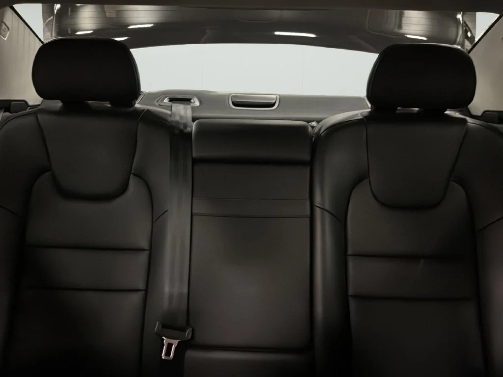 Used 2019 Black Volvo T6 Momentum image 11