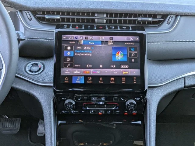 New 2027 Black Jeep Laredo image 19