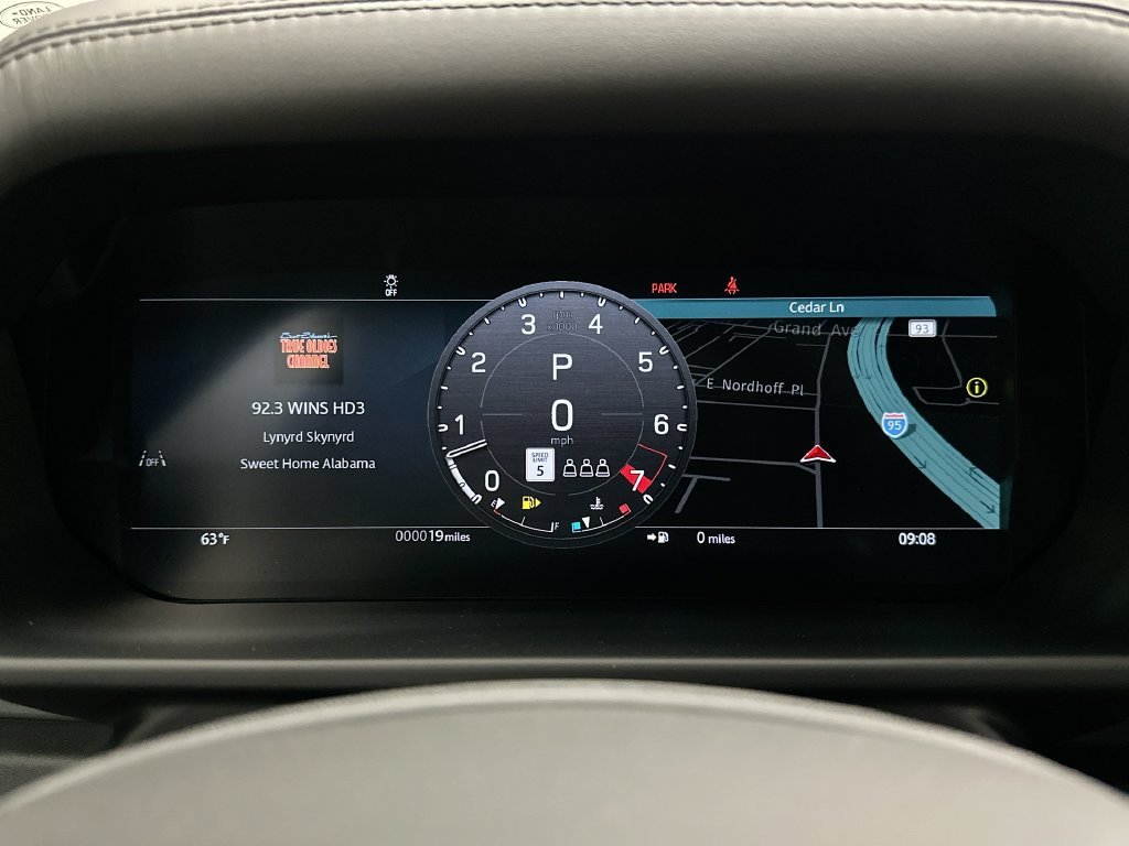 New 2026 Fuji White Land Rover X-Dynamic SE image 16