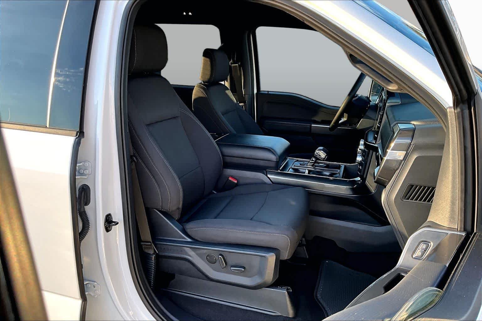 Used 2023 Oxford White Ford XLT image 9