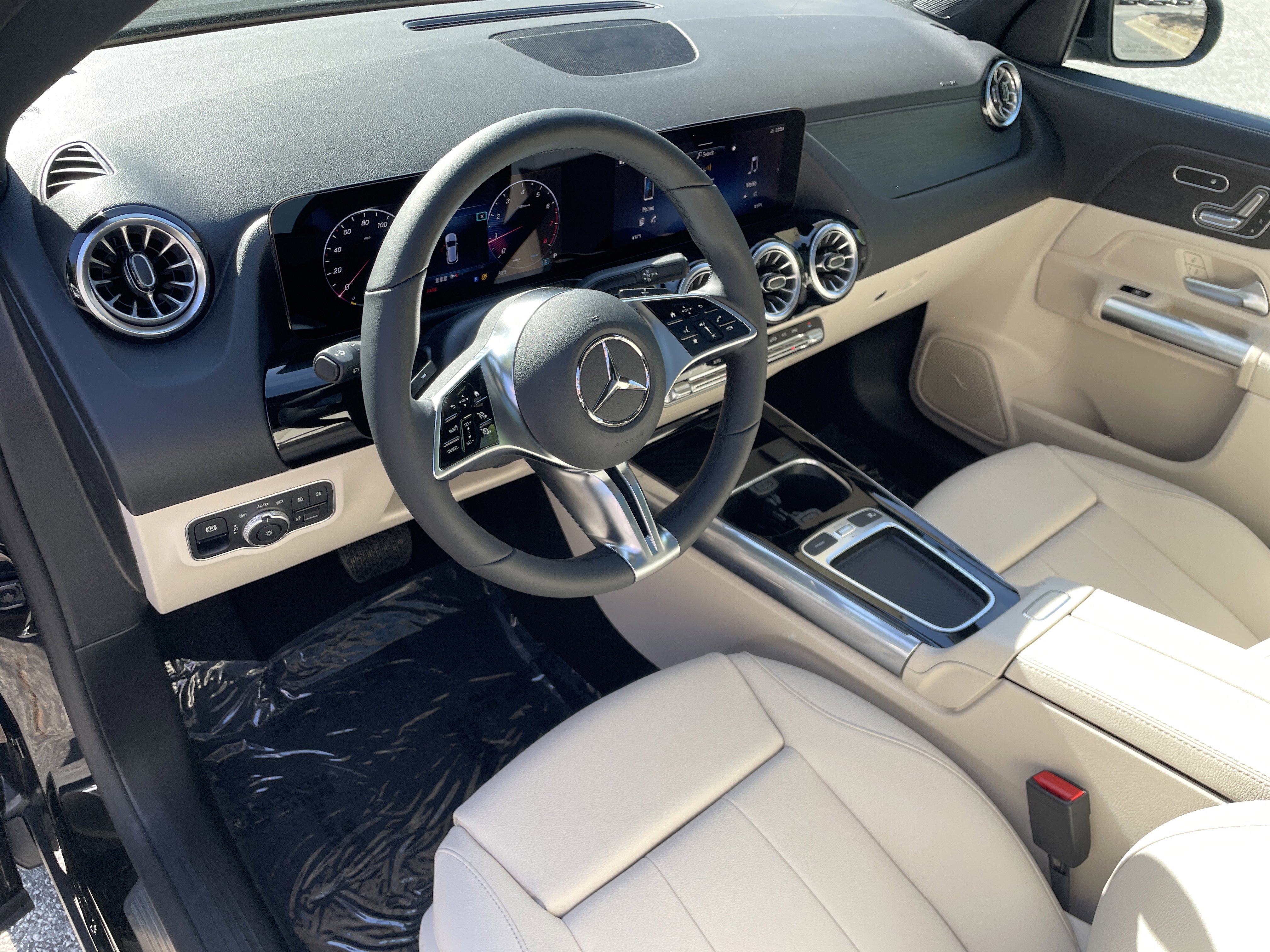 New 2026 Cosmos Black Metallic Mercedes-Benz GLA 250 SUV image 17
