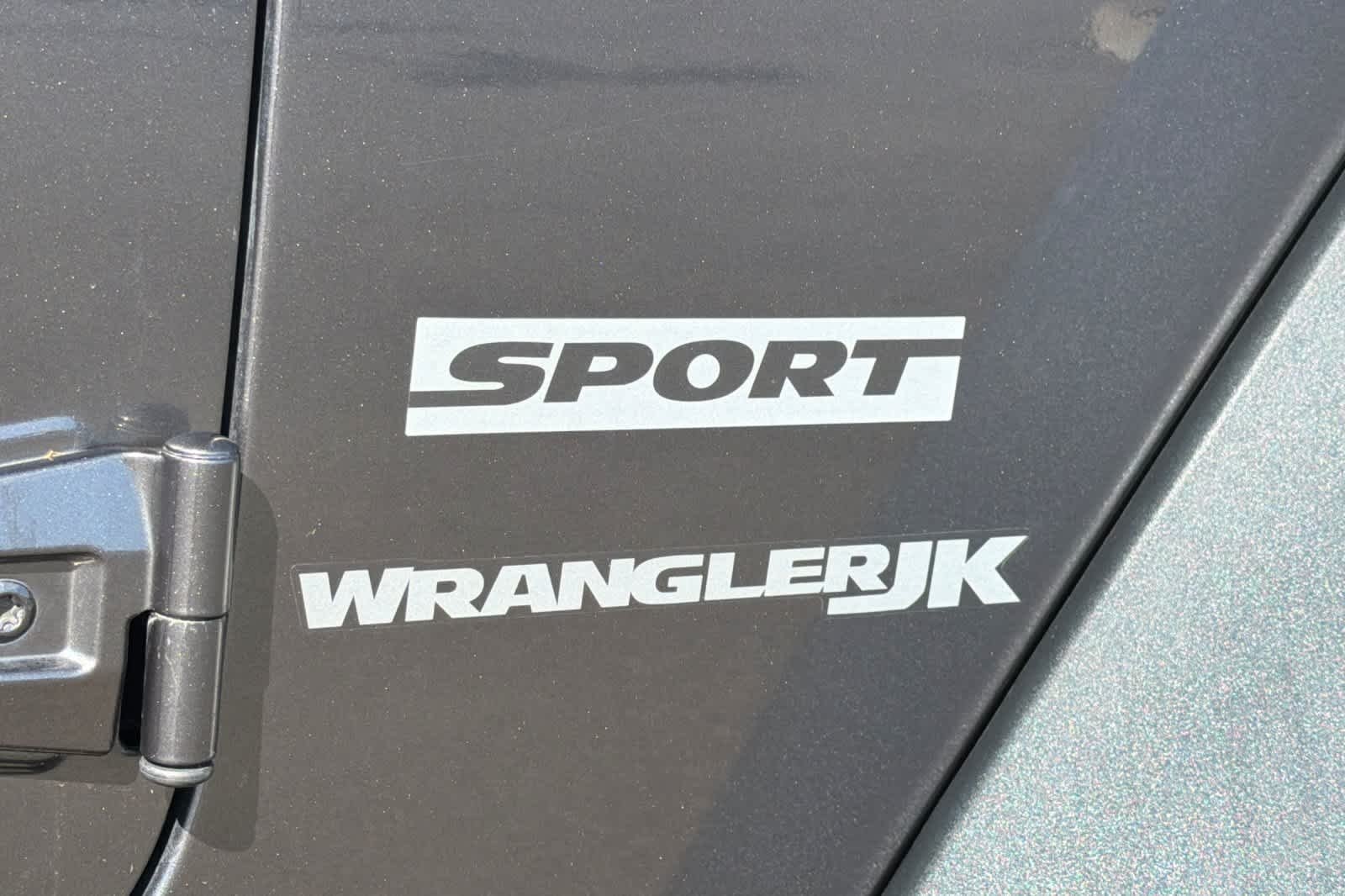Used 2018 Granite Crystal Metallic Clearcoat Jeep Sport S image 28