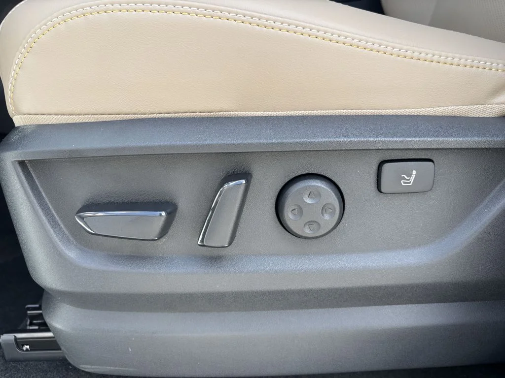 New 2026 White Nissan Platinum Reserve image 24