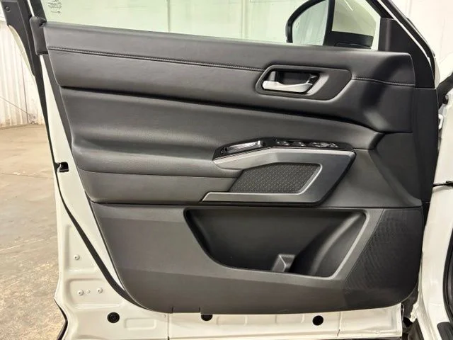 Used 2024 White Nissan SL image 18