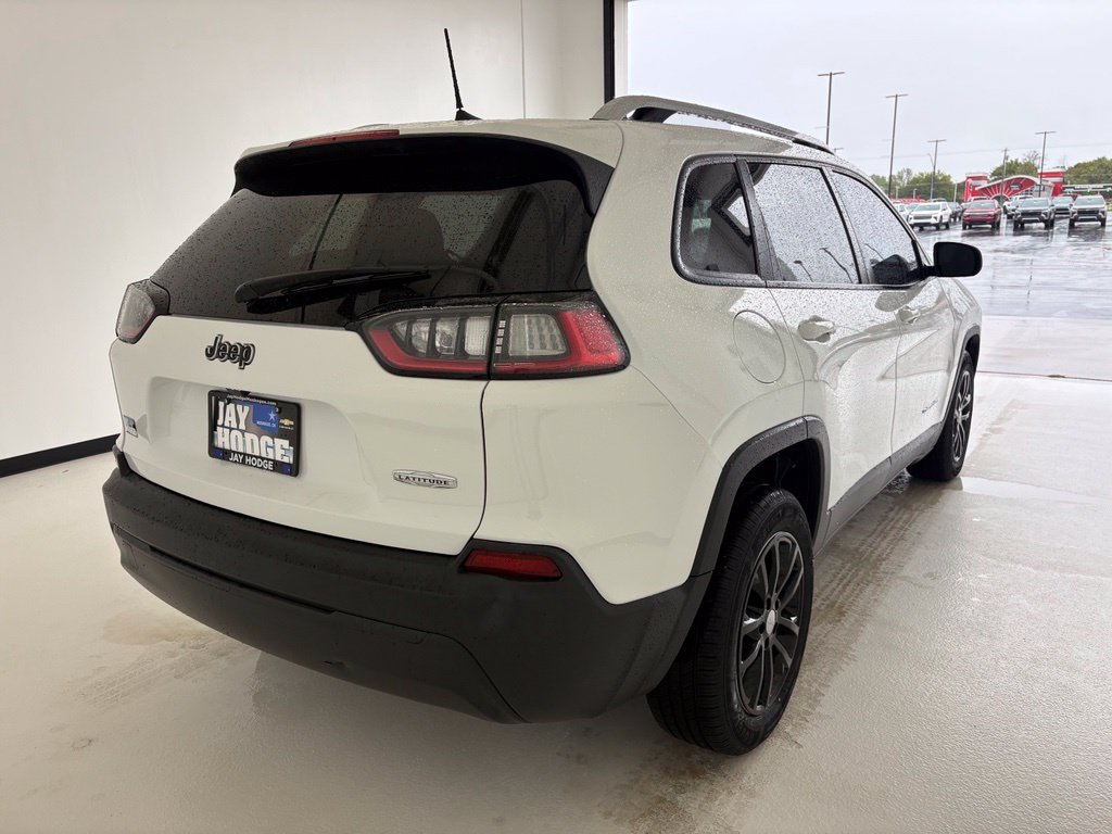 Used 2020 White Jeep Latitude image 19