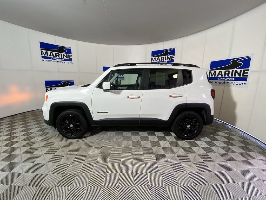 Used 2021 White Jeep Latitude 4x4 image 13
