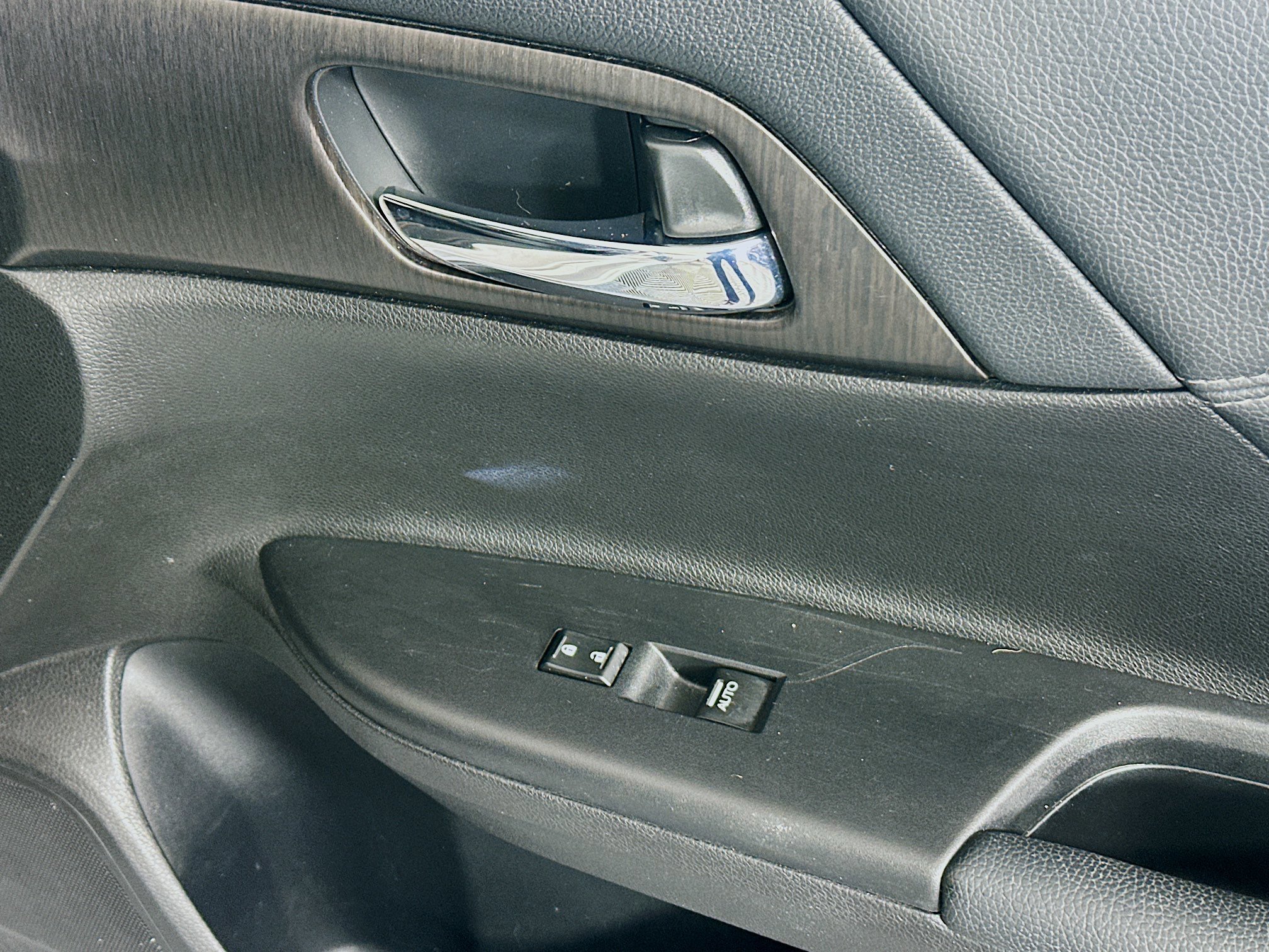 Used 2014 Silver Honda EX-L image 29