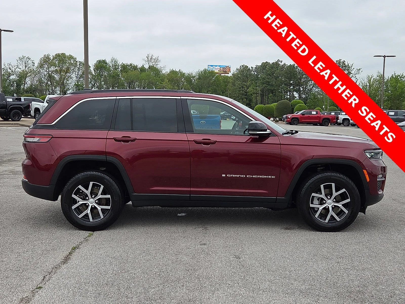 Used 2025 Velvet Red Pearlcoat Jeep Limited image 6