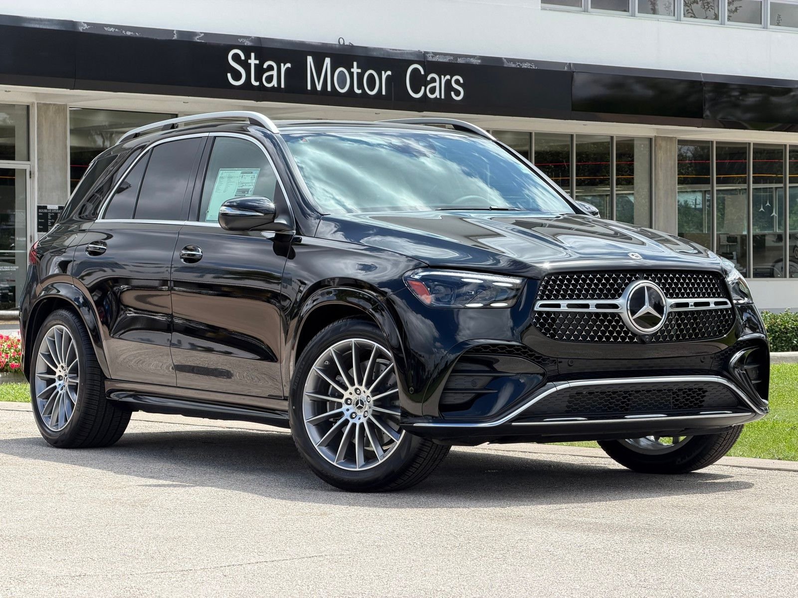 New 2026 Obsidian Black Metallic Mercedes-Benz GLE 580 image 1