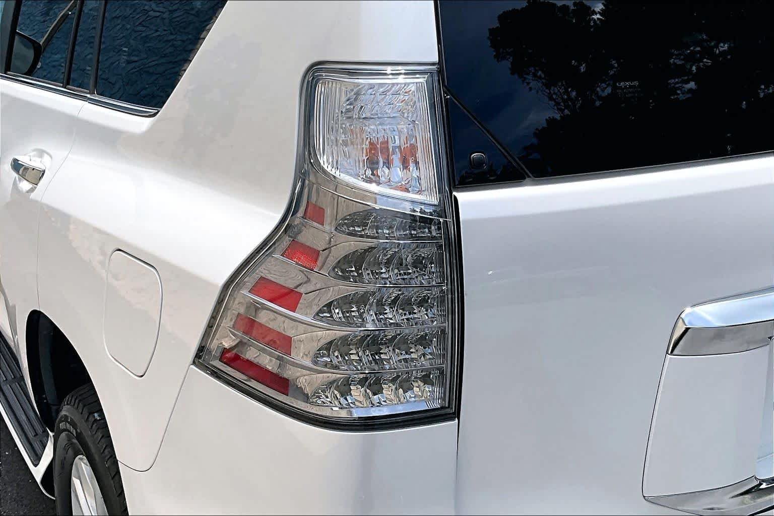 Used 2023 Eminent White Pearl Lexus Premium image 29