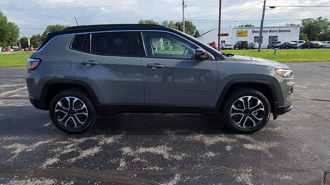 Used 2022 Sting-Gray Clearcoat Jeep Limited image 9