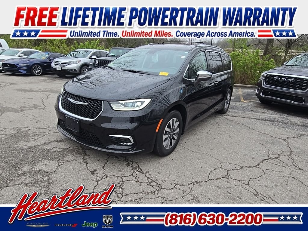 2021 Chrysler Pacifica Hybrid Touring L Hybrid's photo