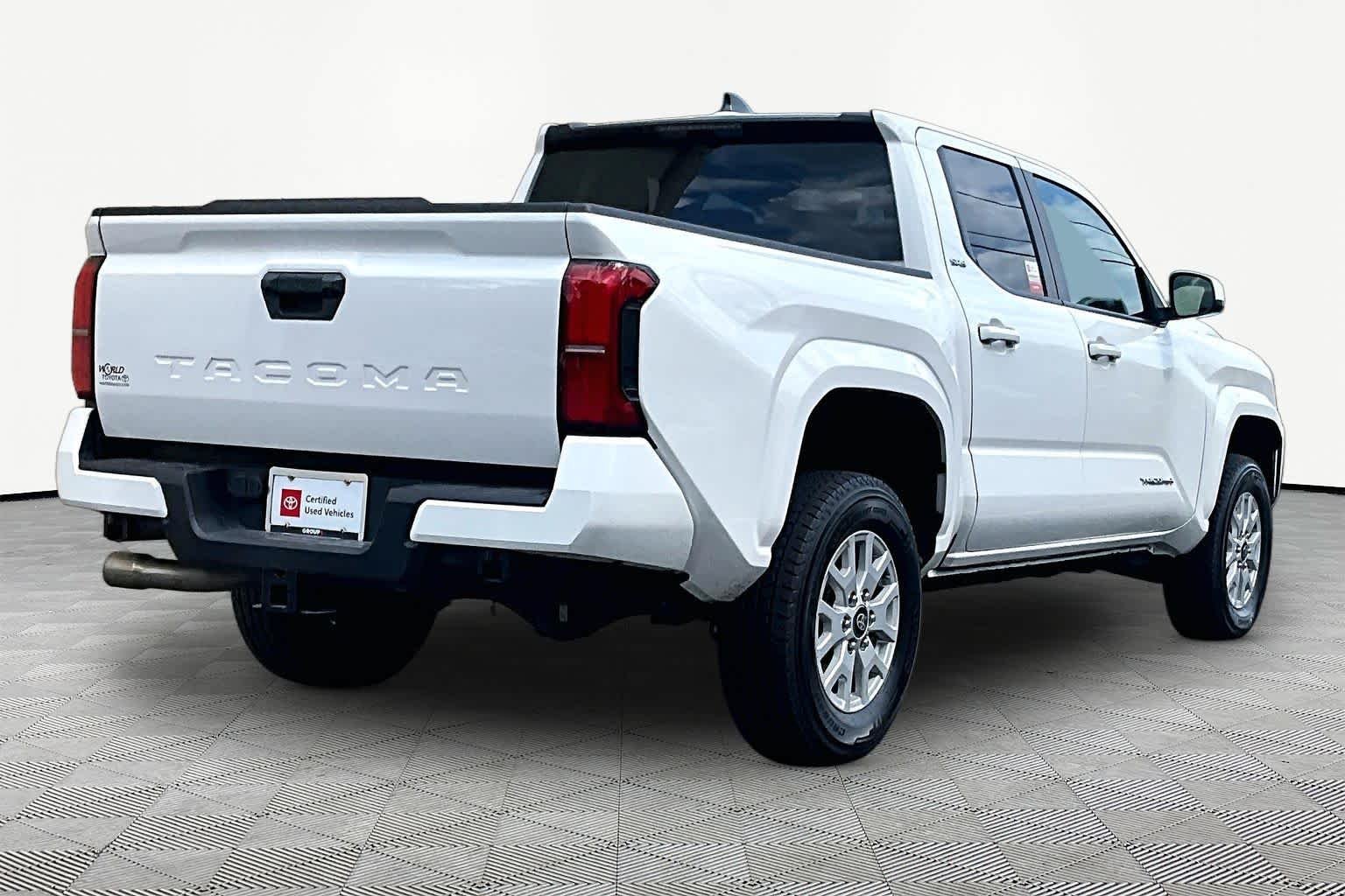 Used 2024 Ice Cap Toyota SR5 image 13