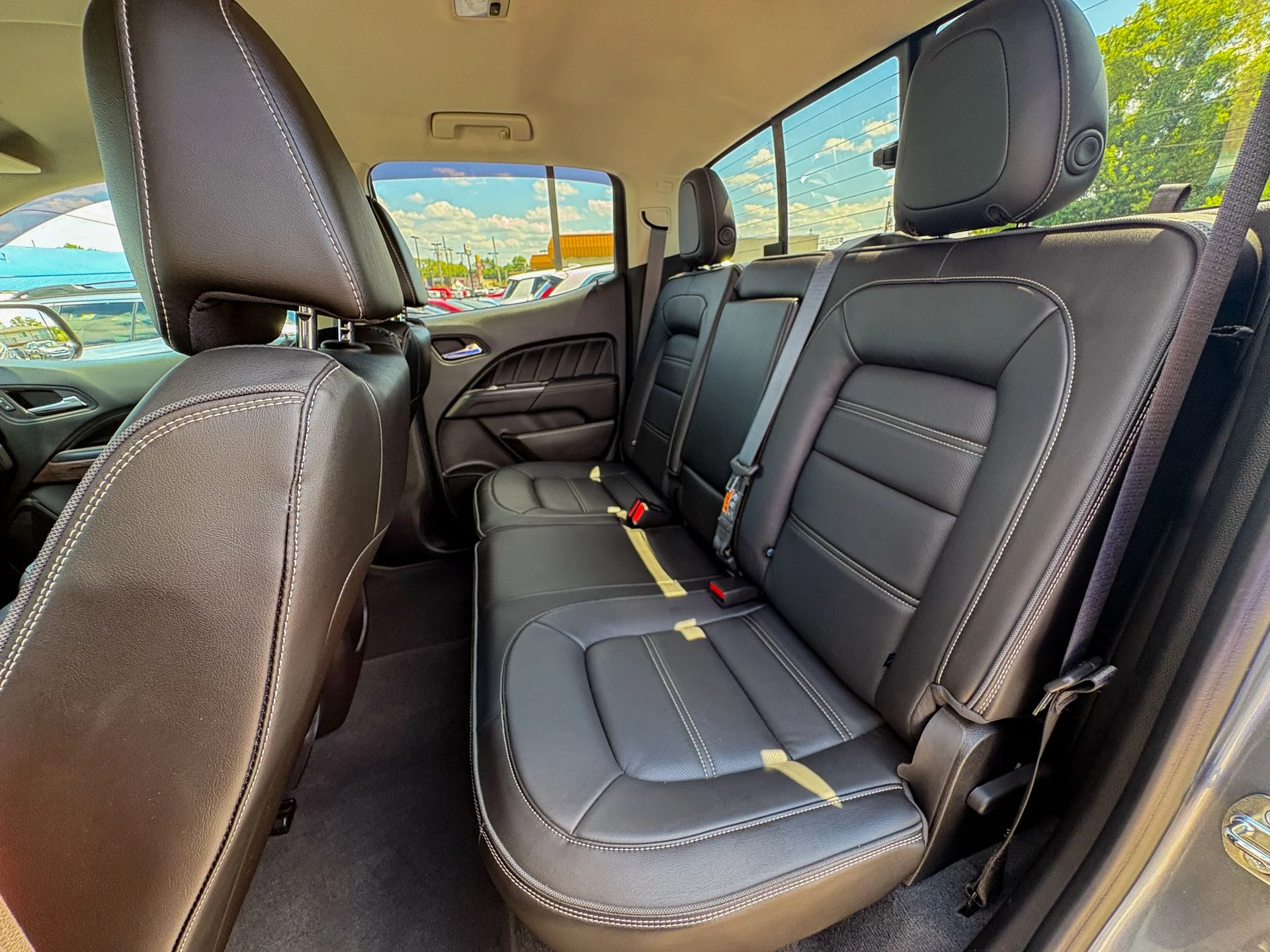 Used 2022 Gray GMC Denali image 31