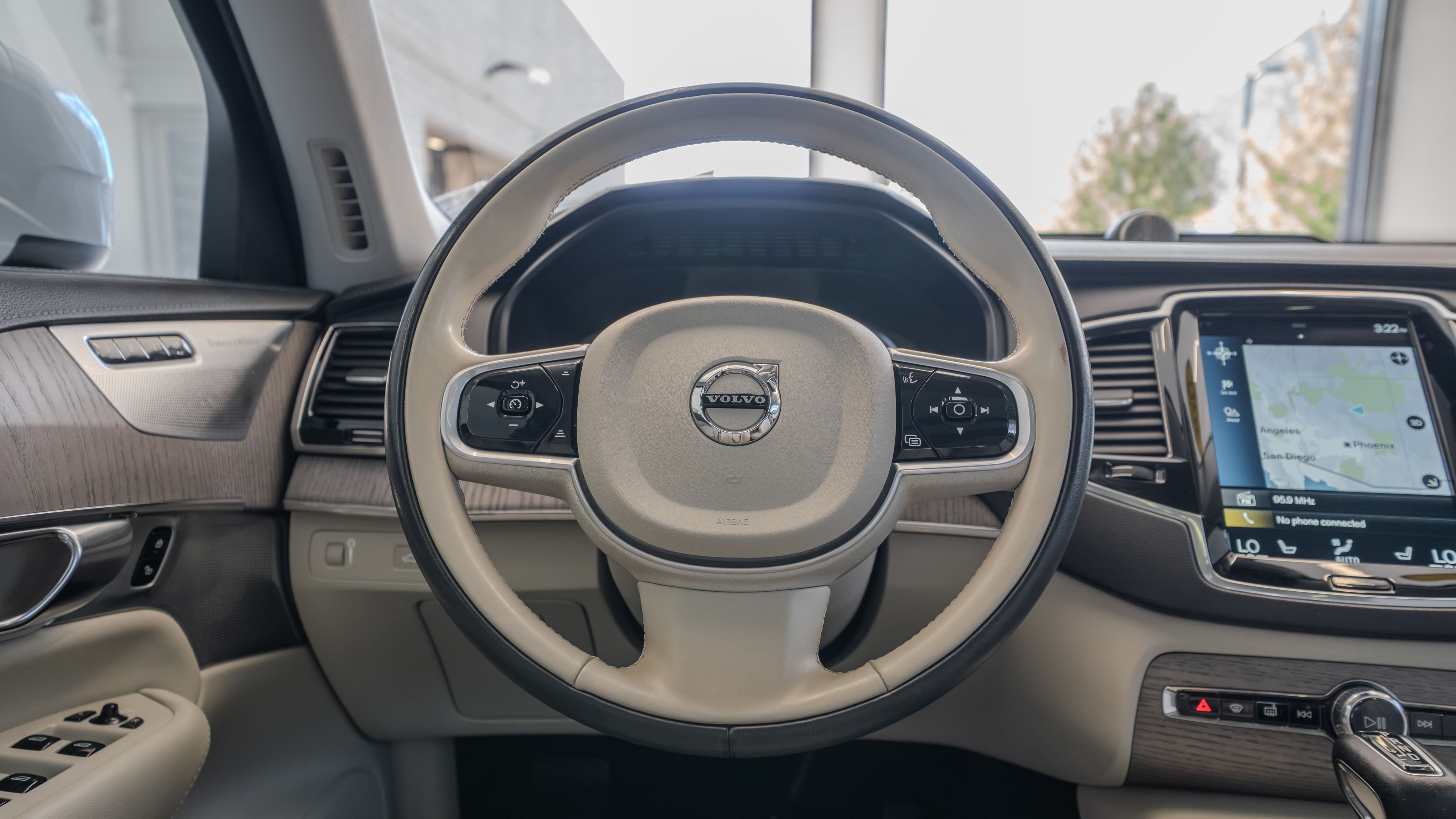 Used 2022 Crystal White Volvo T6 Inscription image 9