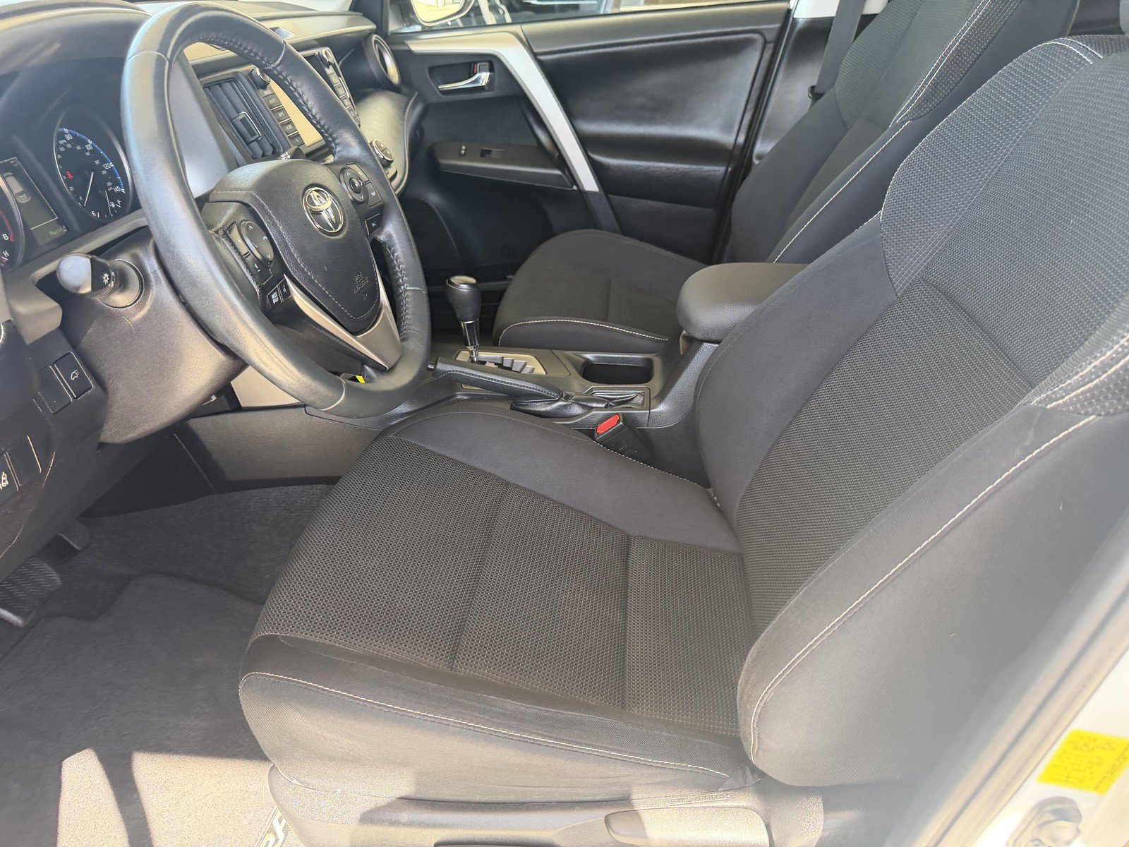 Used 2017 Super White Toyota XLE image 20