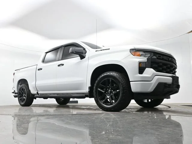 Used 2025 Summit White Chevrolet Custom image 22