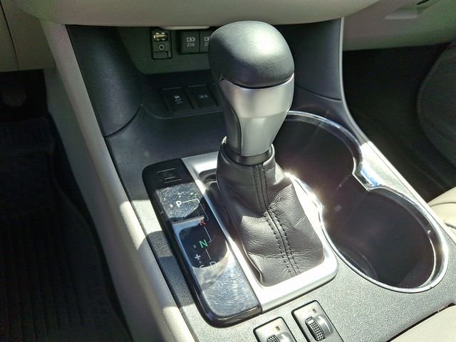 Used 2017 Silver Toyota XLE image 16