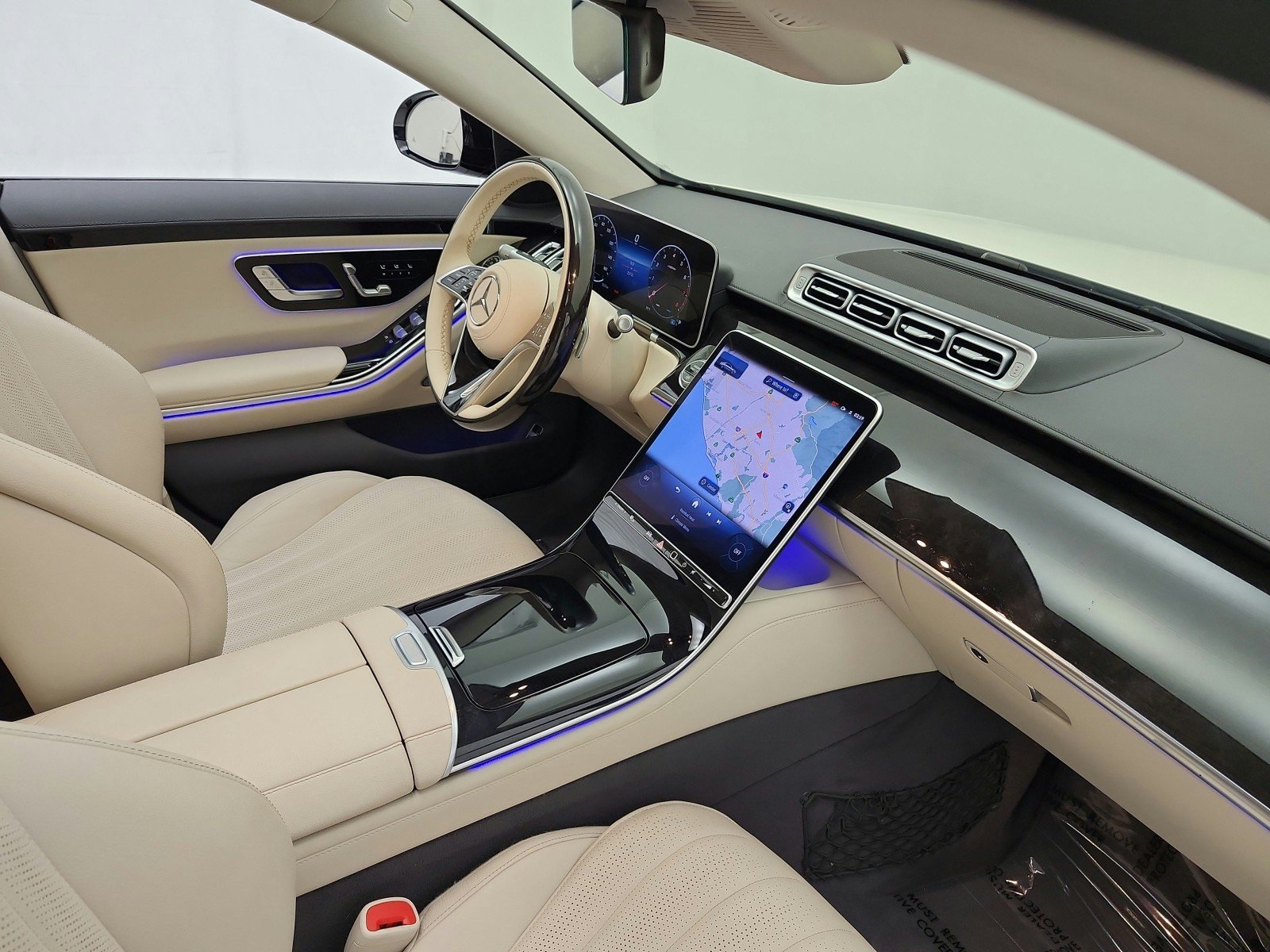 Certified Used 2023 MANUFAKTUR Diamond White Mercedes-Benz S 500 4MATIC® Sedan image 18