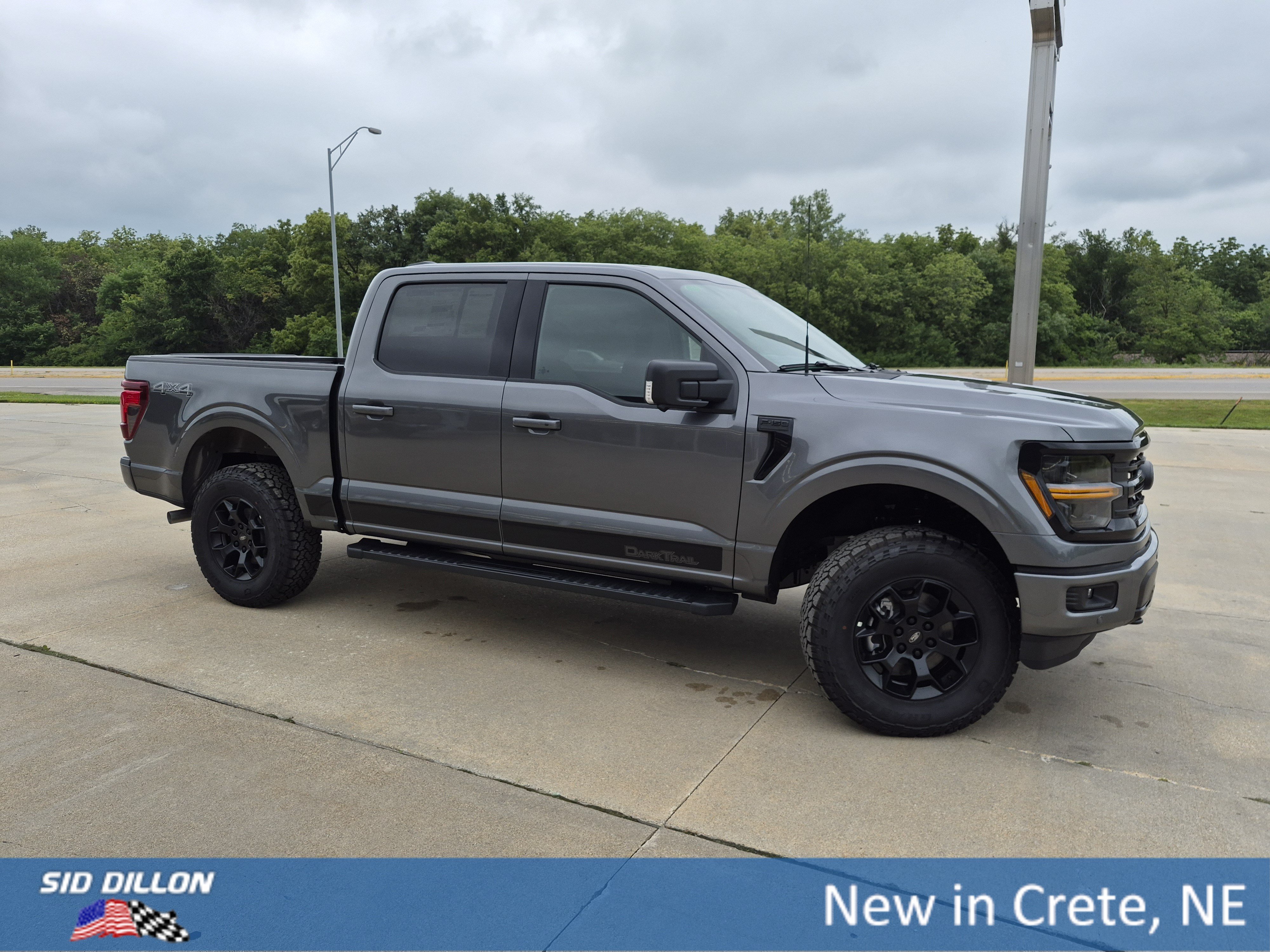 New 2026 Carbonized Gray Metallic Ford XLT image 15