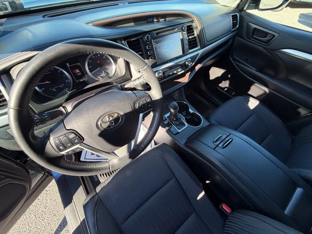 Used 2019 Blue Toyota LE Plus image 13