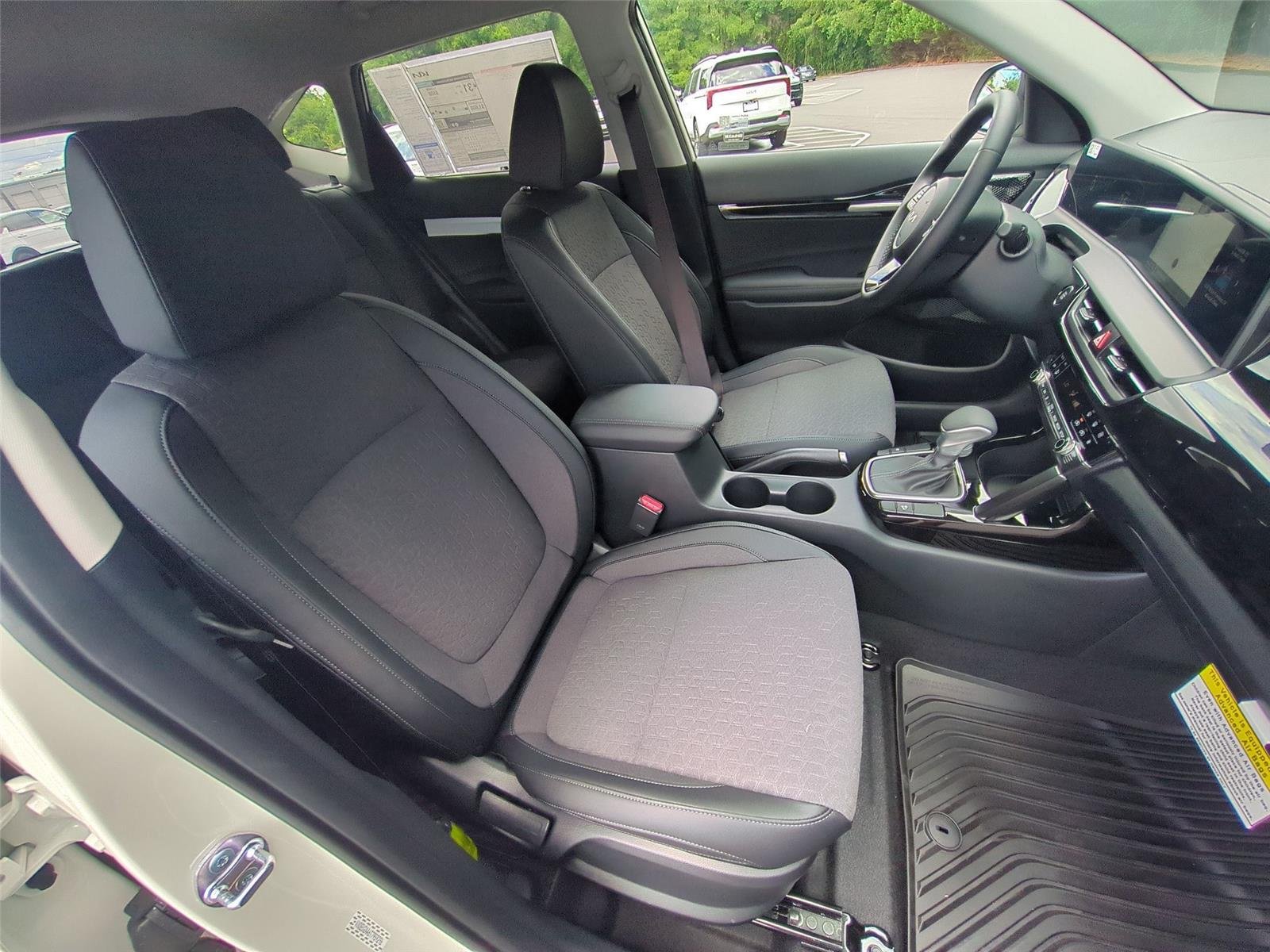 New 2026 Clear White/Black Roof Kia S image 37