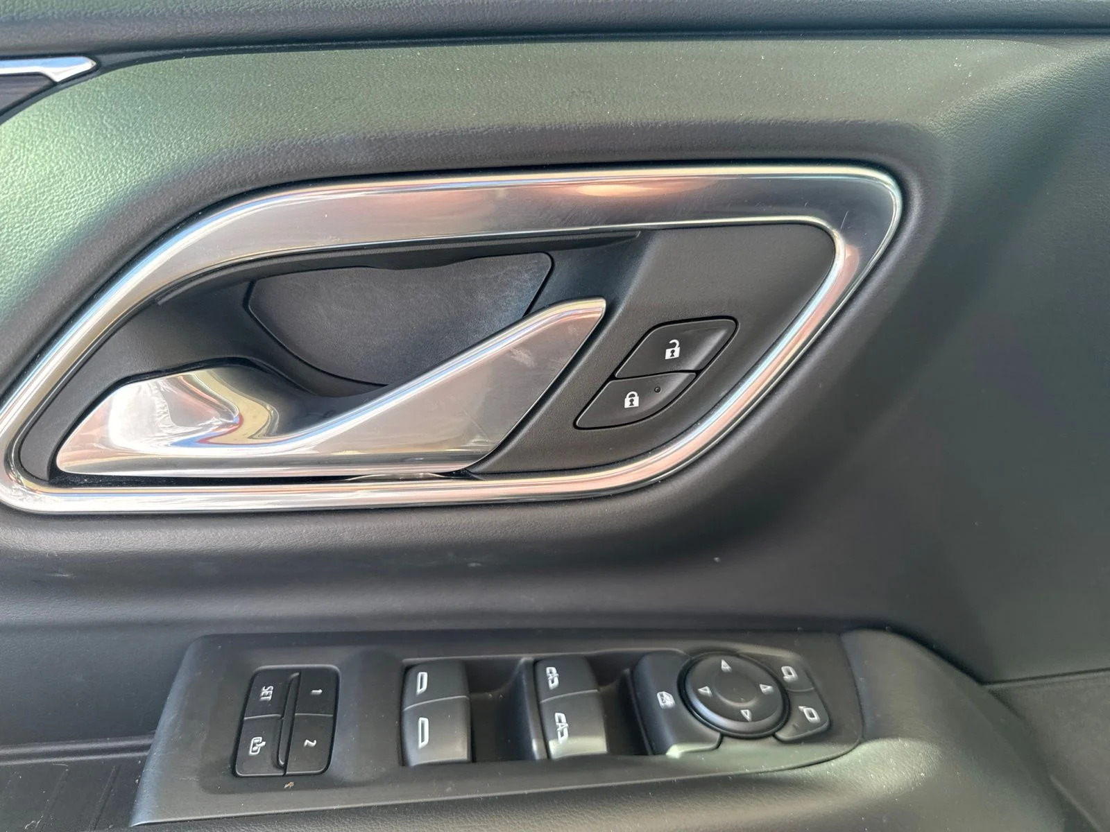 Used 2023 Green Chevrolet LT image 7