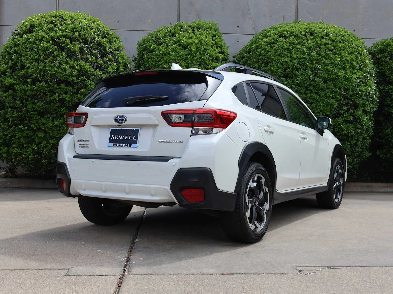 Used 2021 Crystal White Pearl Subaru Limited image 10
