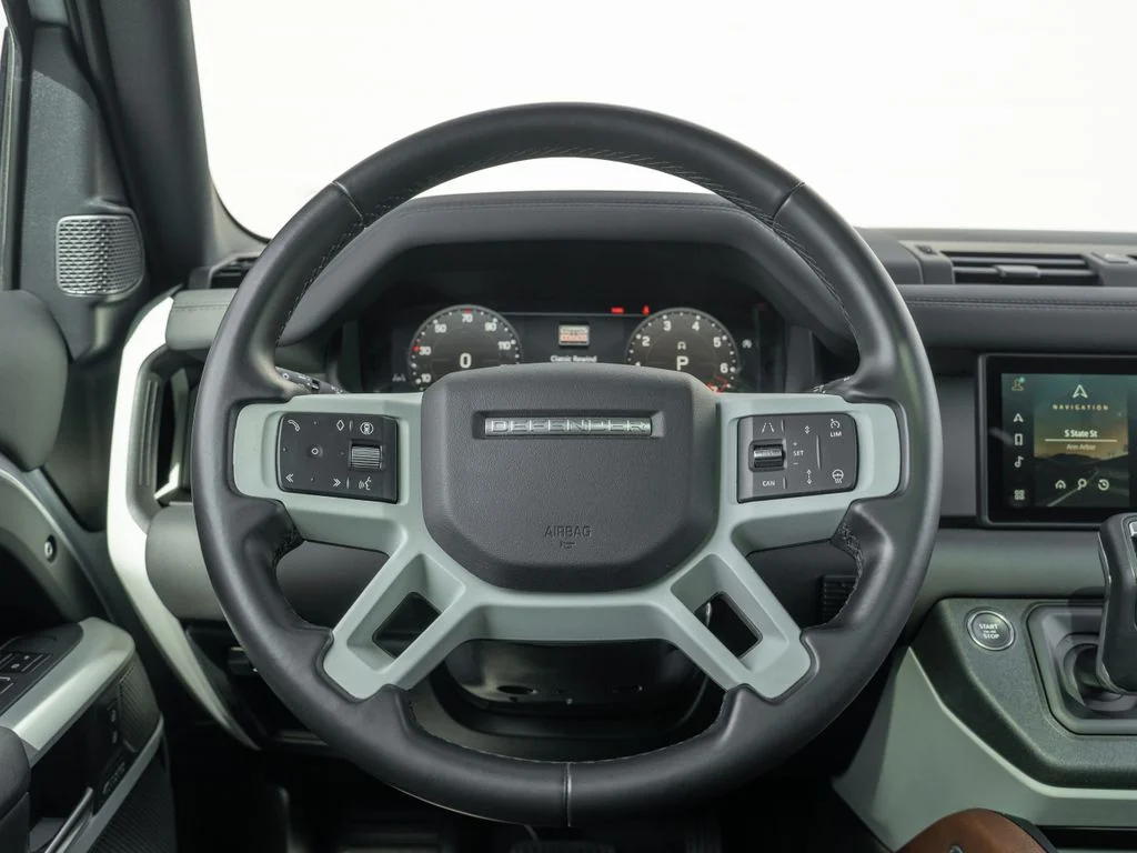 Used 2024  Land Rover SE image 23