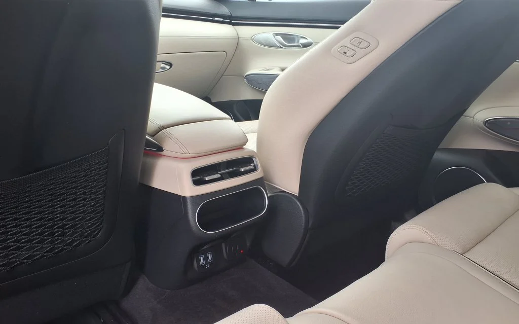 Used 2024 White Genesis 2.5T image 19