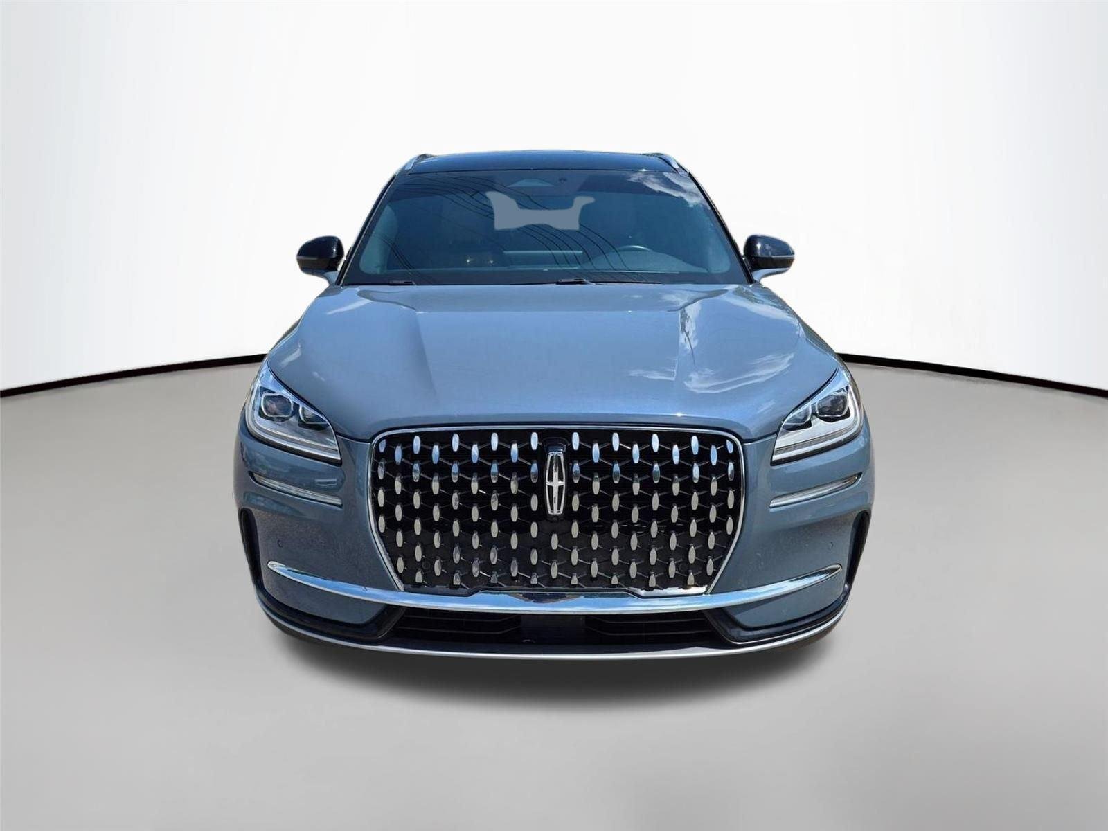 Used 2023 Whisper Blue Metallic Clearcoat Lincoln Reserve image 2