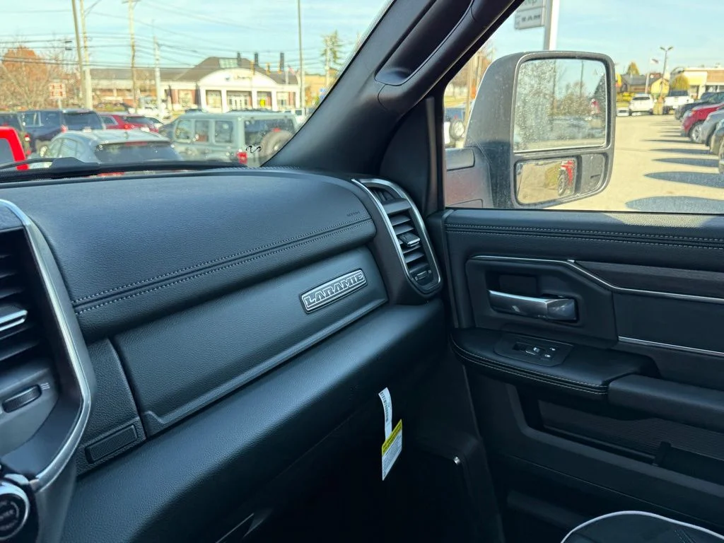 New 2026 Diamond Black Crystal Pearl-Coat Exterior Paint RAM Laramie image 24